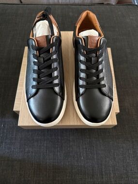 NWT Men's Size 8.5M Vince Camuto Rhyder Smooth Suede Black Leather Sneakers